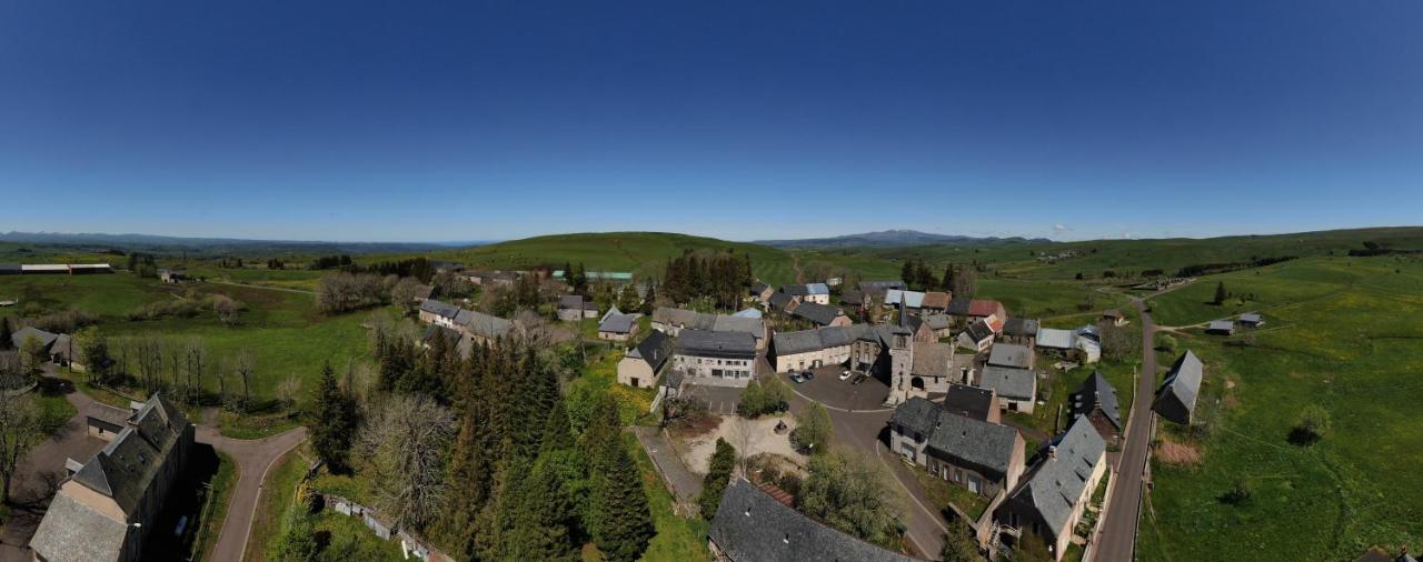 Auberge Du Cezallier Montgreleix Exteriör bild