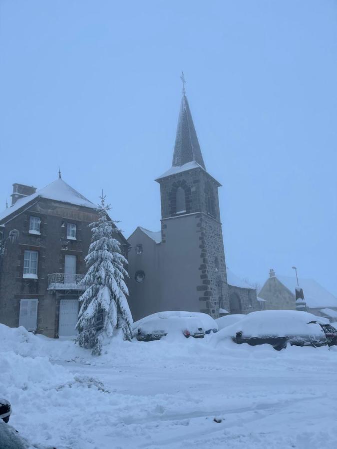Auberge Du Cezallier Montgreleix Exteriör bild